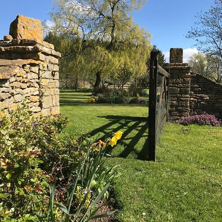 The Manor Farm Alderton Villa ชิปเพแนม ภายนอก รูปภาพ
