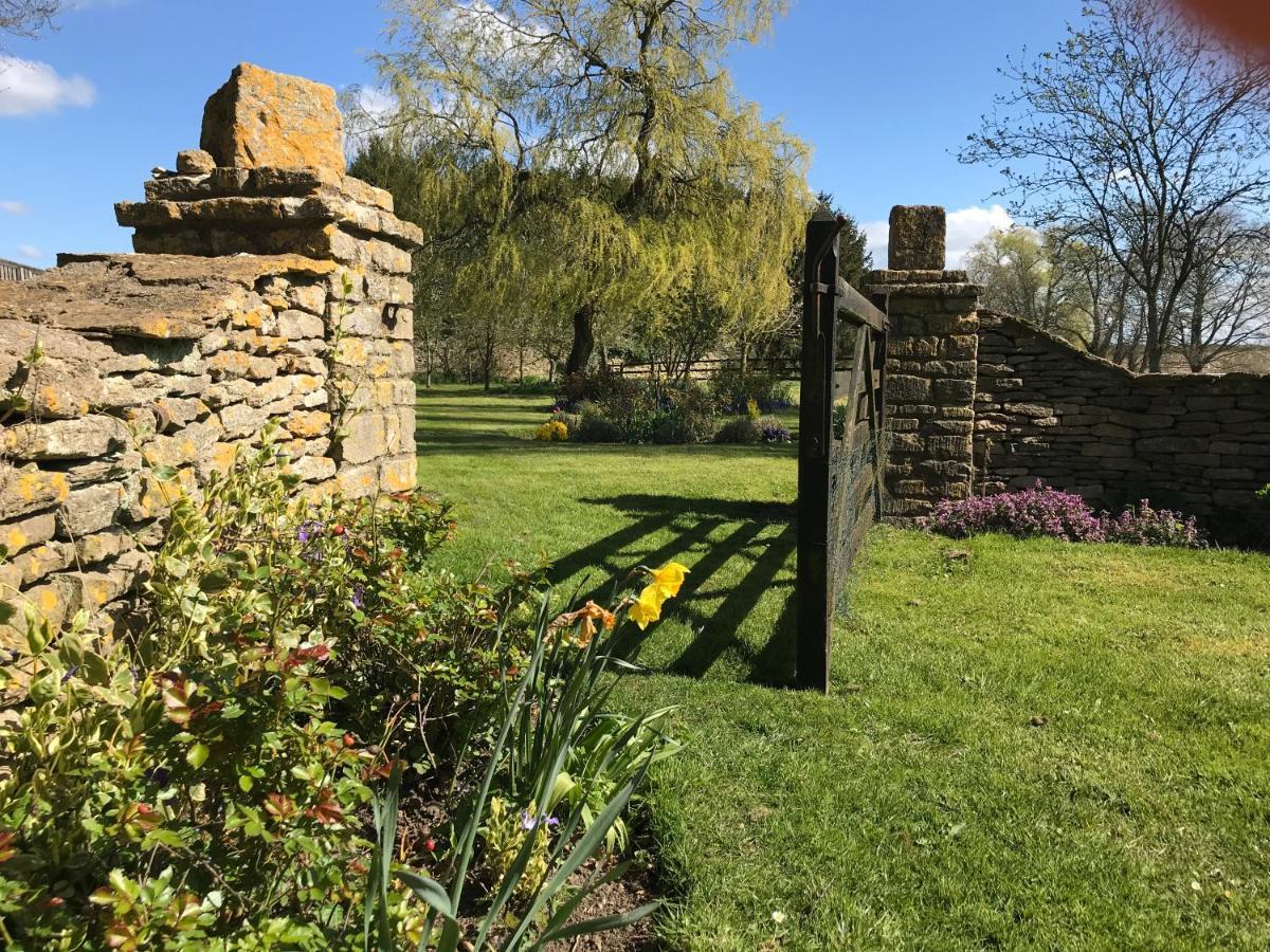 The Manor Farm Alderton Villa ชิปเพแนม ภายนอก รูปภาพ