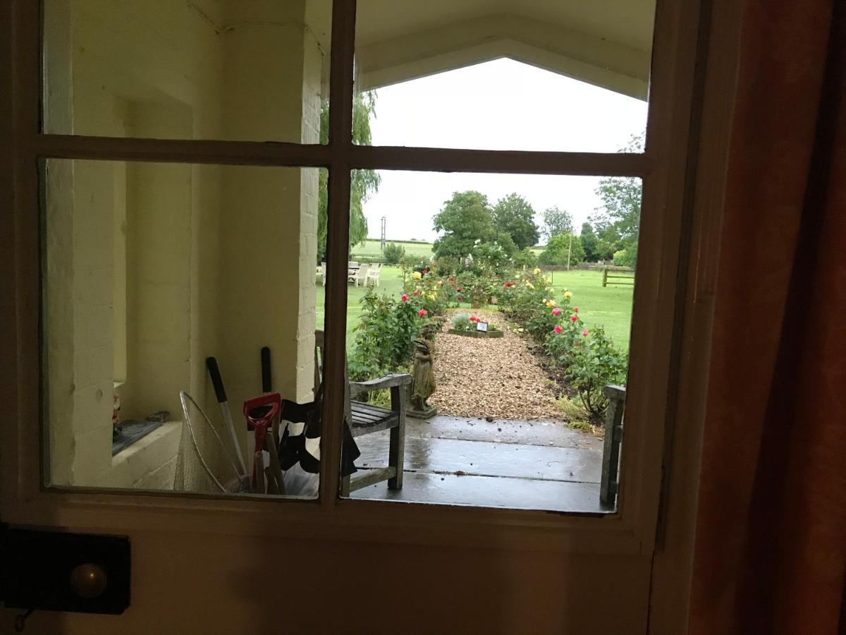 The Manor Farm Alderton Villa ชิปเพแนม ภายนอก รูปภาพ